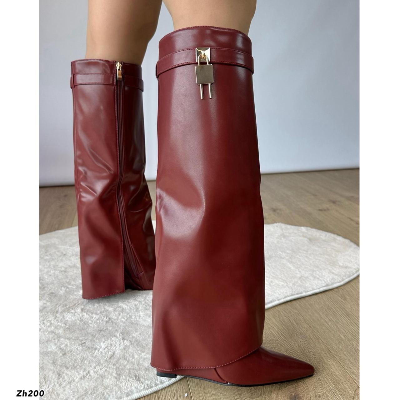 Bota caña alta vinotinto doblez detalle dorado tacon corrido 10cm 52166 C-80